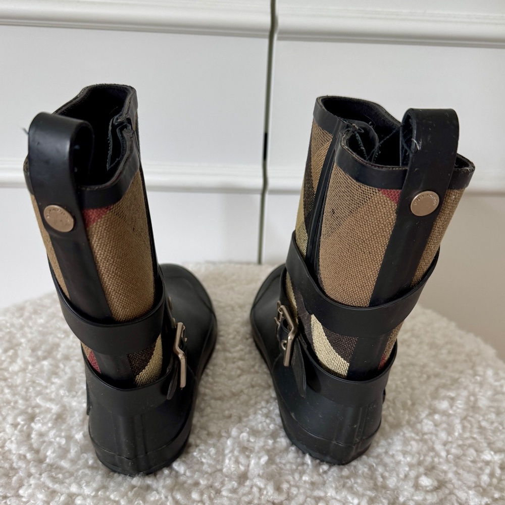 Burberry Holloway Plaid Rain Boots – Size 37 – Classic Nova Check – Gently Worn - Picture 4 of 9